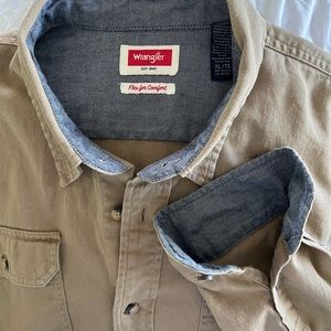 Wrangler ‘Flex For Comfort’ men’s cotton tan shirt in size XL.